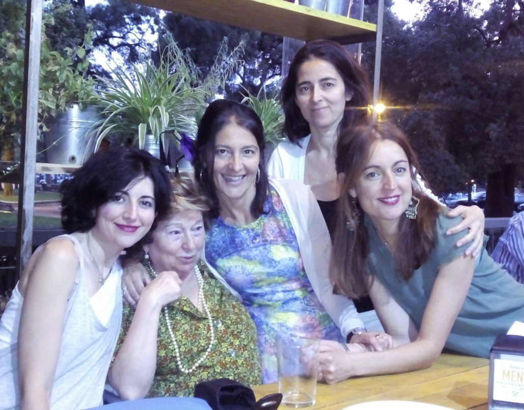 Las Sisters Peña y la Mami